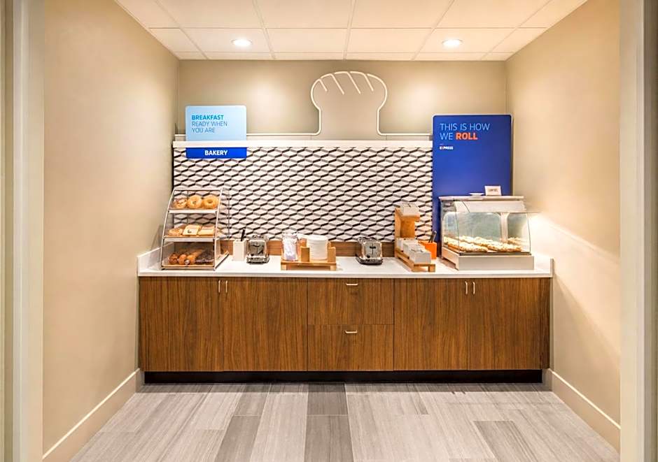 Holiday Inn Express & Suites Huntsville Airport By IHG