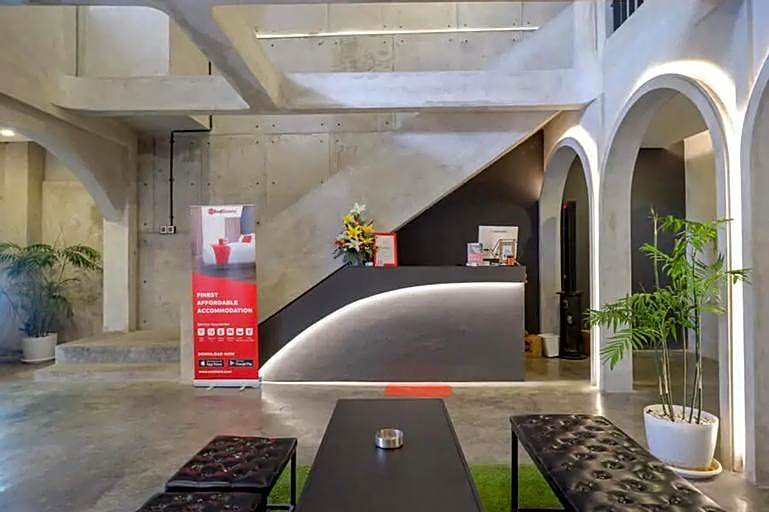 RedDoorz Plus near Kawasan Sam Poo Kong Semarang