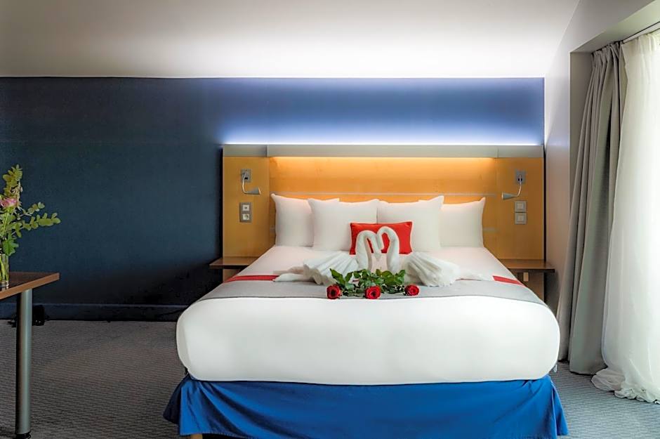 Holiday Inn Express Paris-Canal De La Villette By IHG