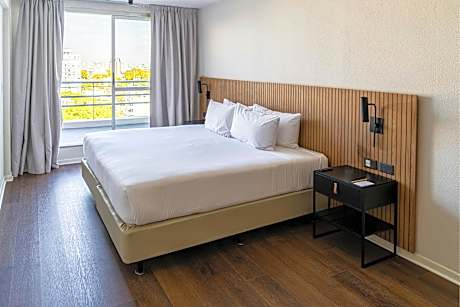 Guest room, 1 King, Sofa bed, City view, Balcony