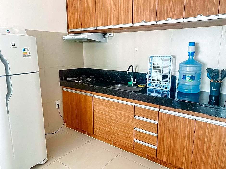 Apto Térreo com 2 quartos (ambos com ar split), sendo 1 suíte, internet privativa 300MBPS, no Residencial Vila Regina, condominio com piscina e área gourmet bem próximo a praia de Taperapuã