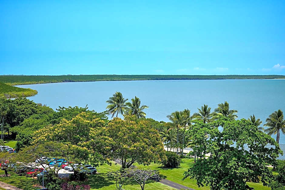 Cairns Harbourside Hotel