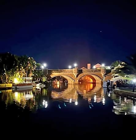 Life on the Canals
