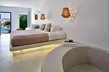 Honeymoon Suite with Private Outdoor Jacuzzi