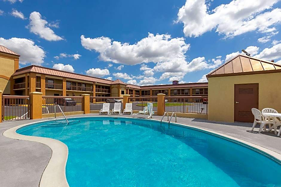 Days Inn by Wyndham Oak Grove/Ft. Campbell