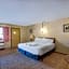 Love Hotels Tomahawk by OYO at Lake Mohawksin WI