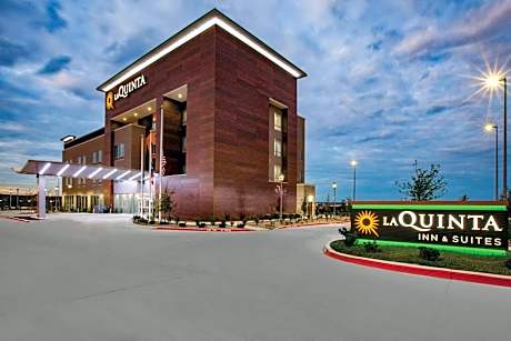 La Quinta Inn & Suites by Wyndham San Marcos Outlet Mall