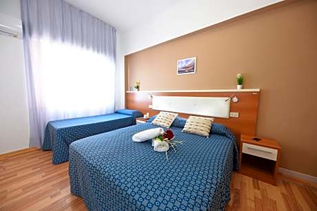 Standard Triple Room with Sea View