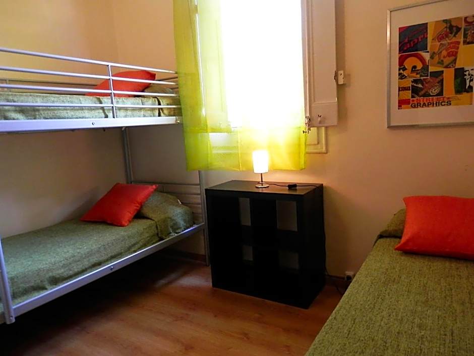 Barcelona Central Garden Hostal