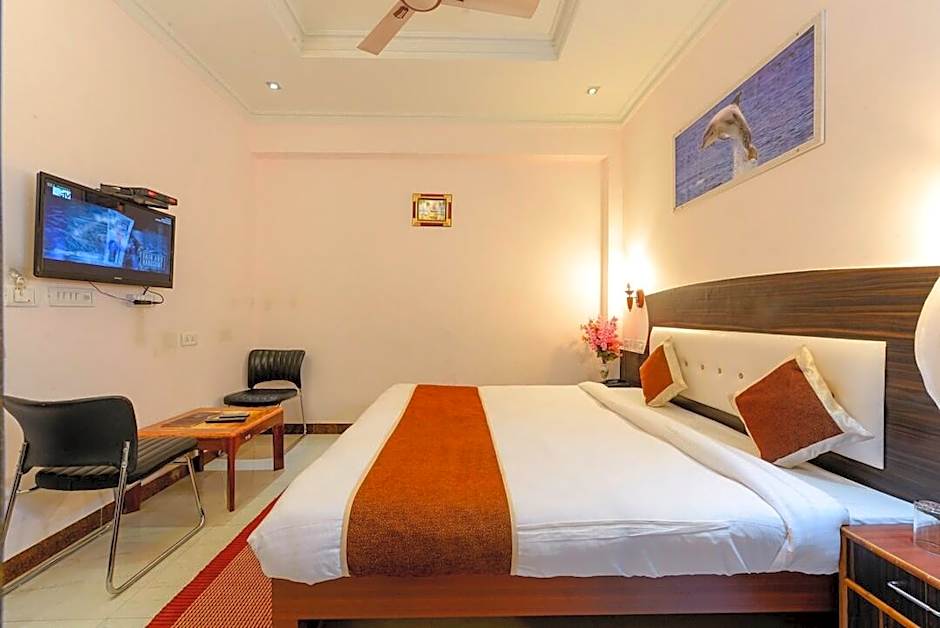 OYO 5539 Merit Hotel                                                                        