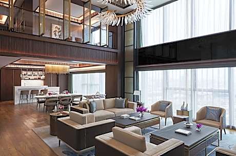 Club lounge access, 1 Bedroom Bi-level Suite, 1 King