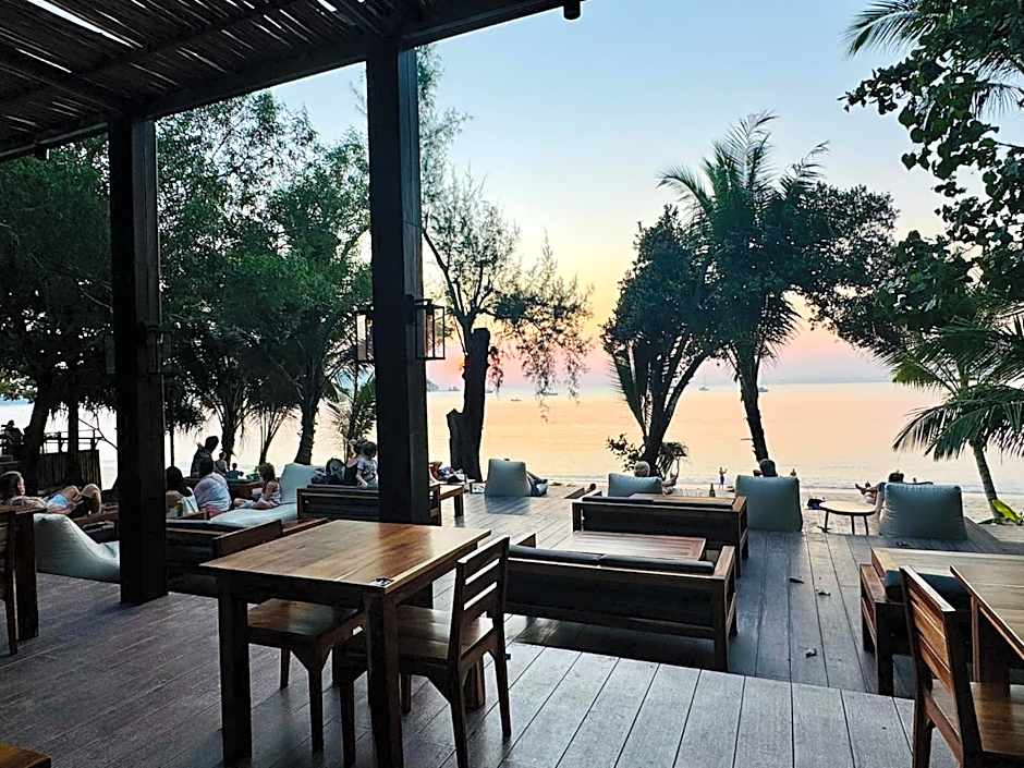 Sunny Cove Beach Resort Koh Phayam