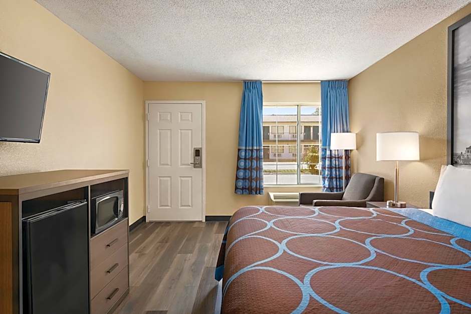 Super 8 by Wyndham Gulfport Near Biloxi