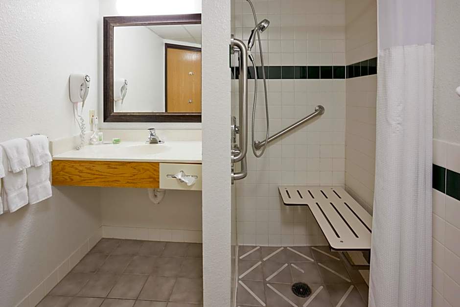 AmericInn by Wyndham Osceola