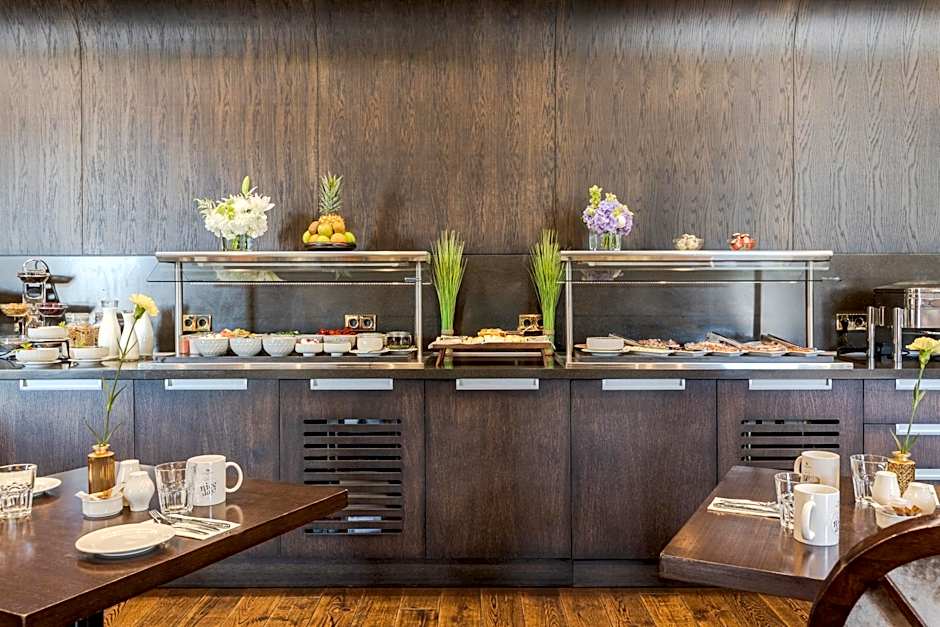 Metropole Hotel by Semarah