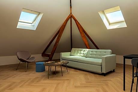 One-Bedroom Deluxe Apartment