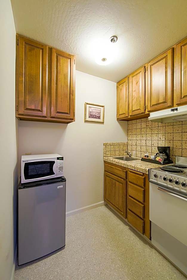 Historic Cary House Hotel