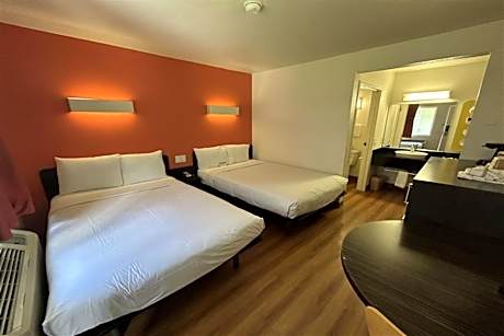 2 Full Beds | Suite, Non-Smoking, Micfridge