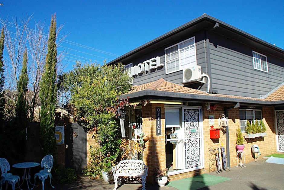 White Lanterns Motel