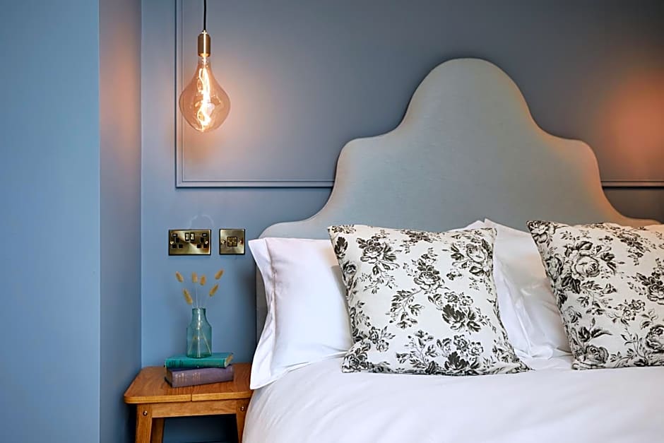 Railway House York by Chateau Anna