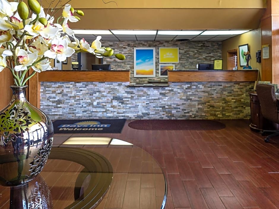 Days Inn by Wyndham Clinton