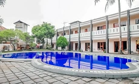 RedDoorz Plus @ Hotel Sofia Pangandaran