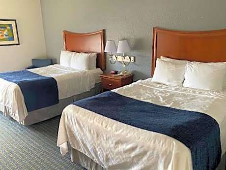 Queen Room with Two Queen Beds and Bath Tub - Disability Access/Non-Smoking