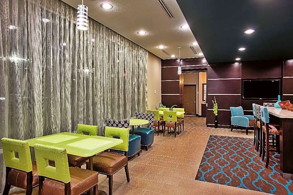 La Quinta Inn & Suites by Wyndham Cotulla