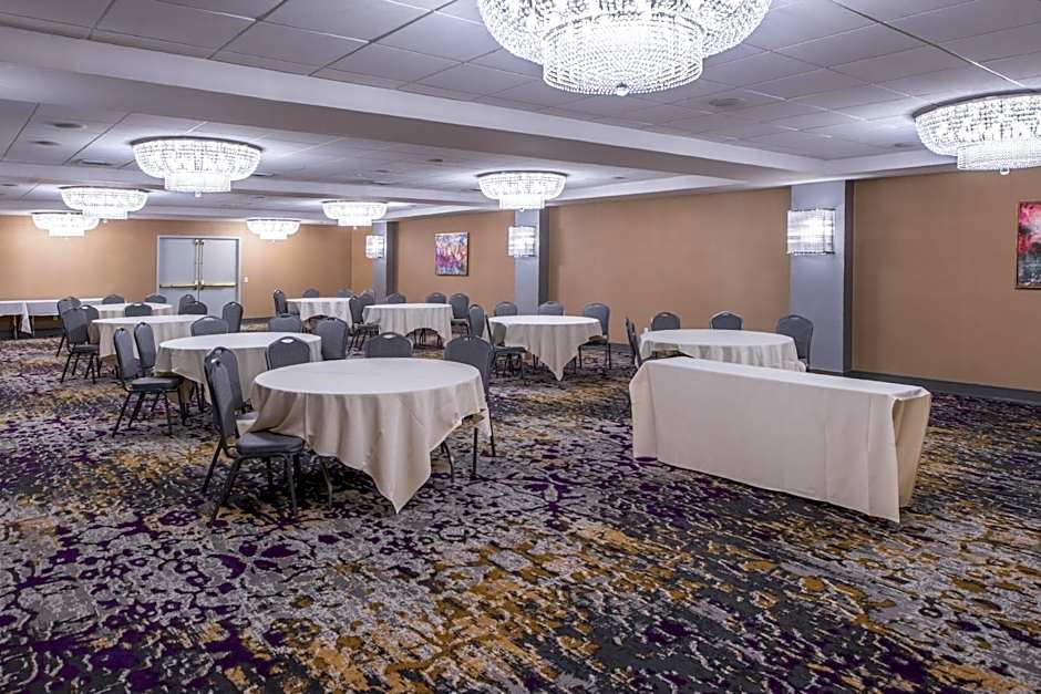 DoubleTree by Hilton Hotel Utica