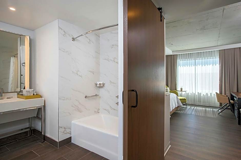 Renaissance by Marriott Atlanta Airport Gateway Hotel