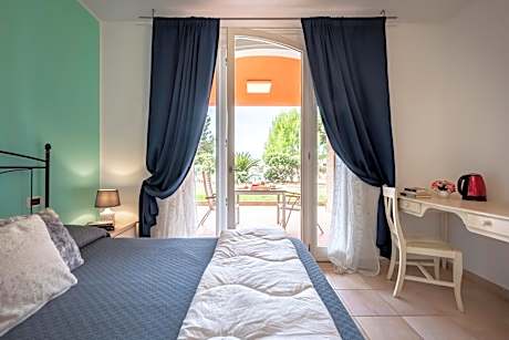 Triple Superior Room with Patio