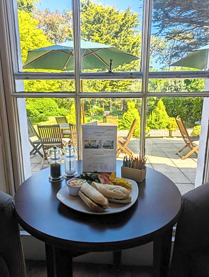 Lysses House Hotel