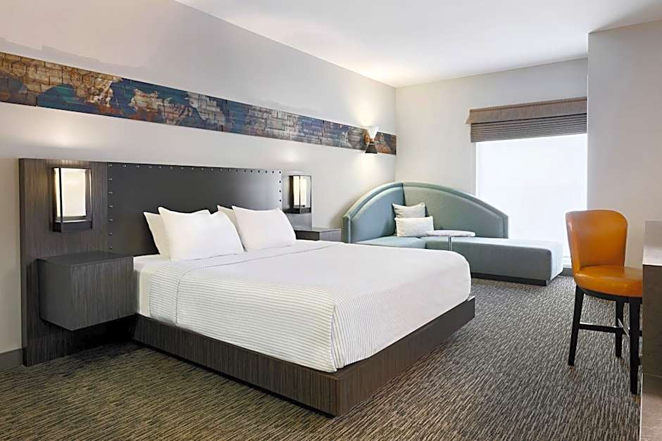THE SOUTHLAKE HOTEL