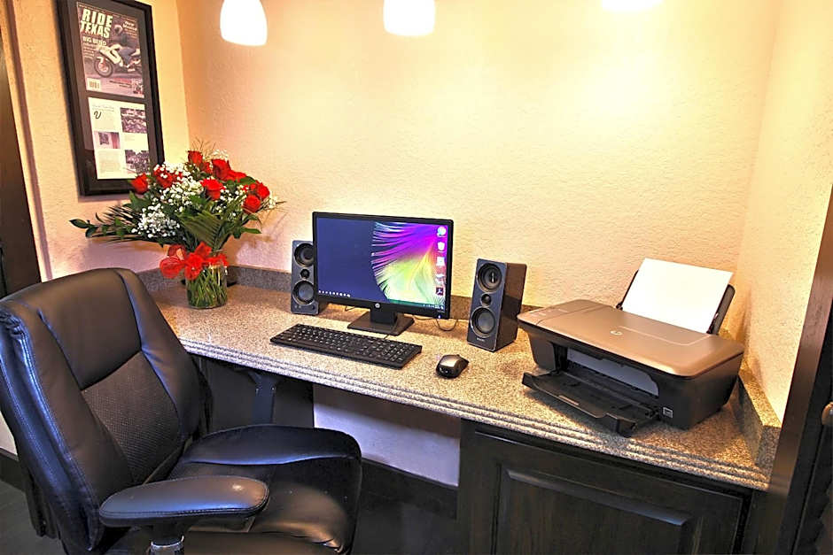 Peach Tree Inn & Suites