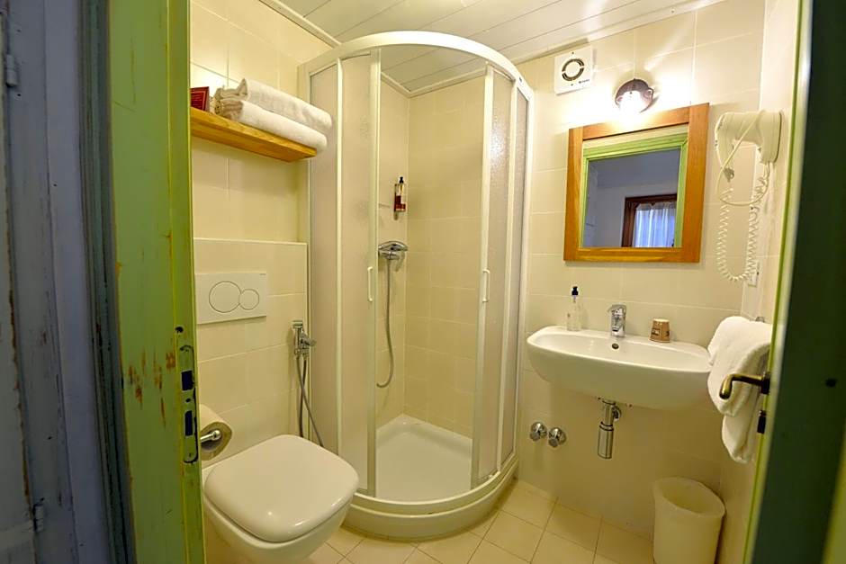 Hotel Petit Dahu - Chambres et Restaurant