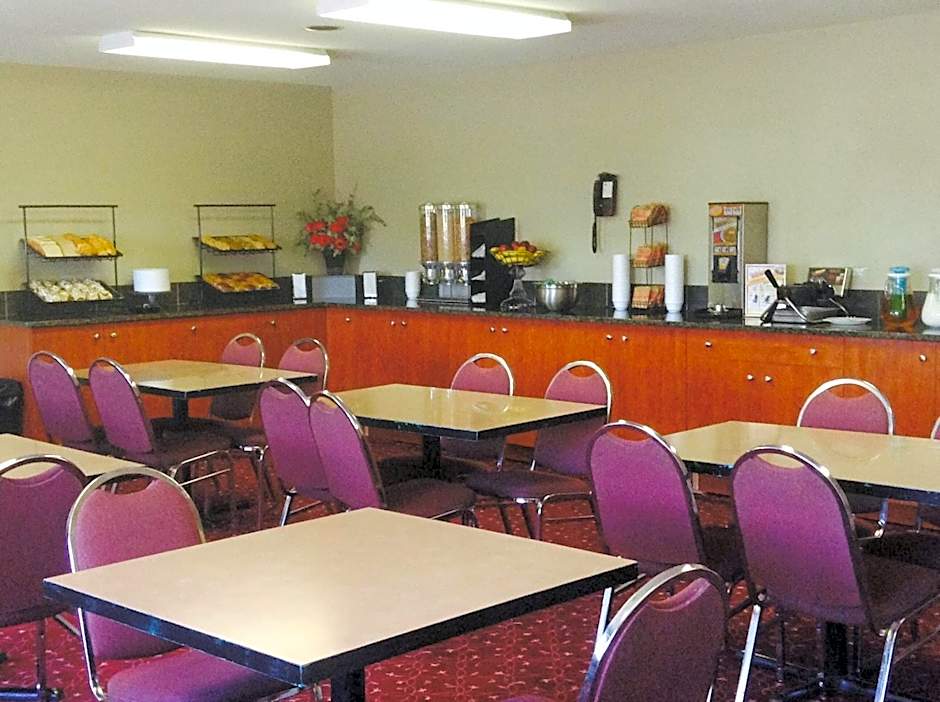 Super 8 by Wyndham West Kelowna BC