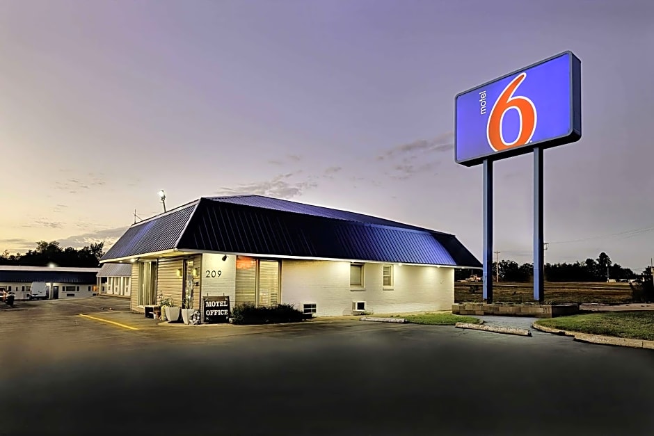 Motel 6-Sullivan, MO