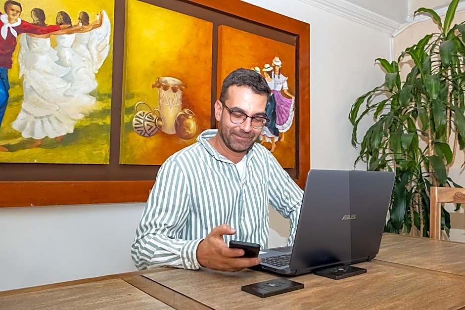 Hotel Virrey Central