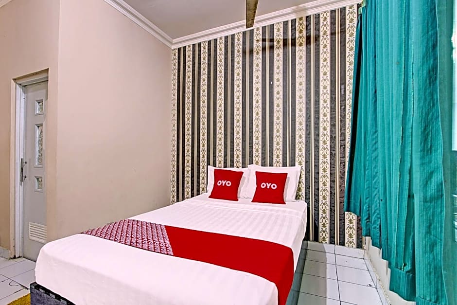 OYO 92287 Hotel Aji Mantoro