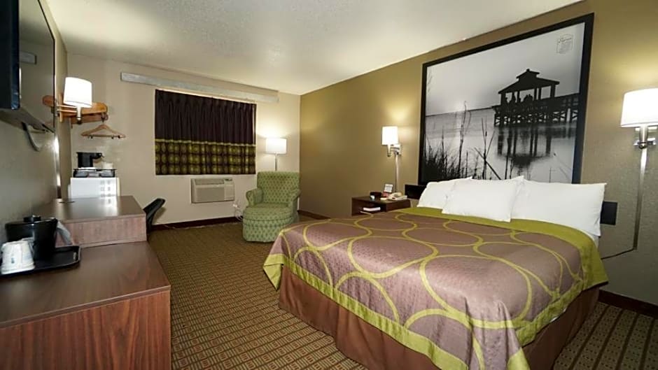 Super 8 by Wyndham Greenville
