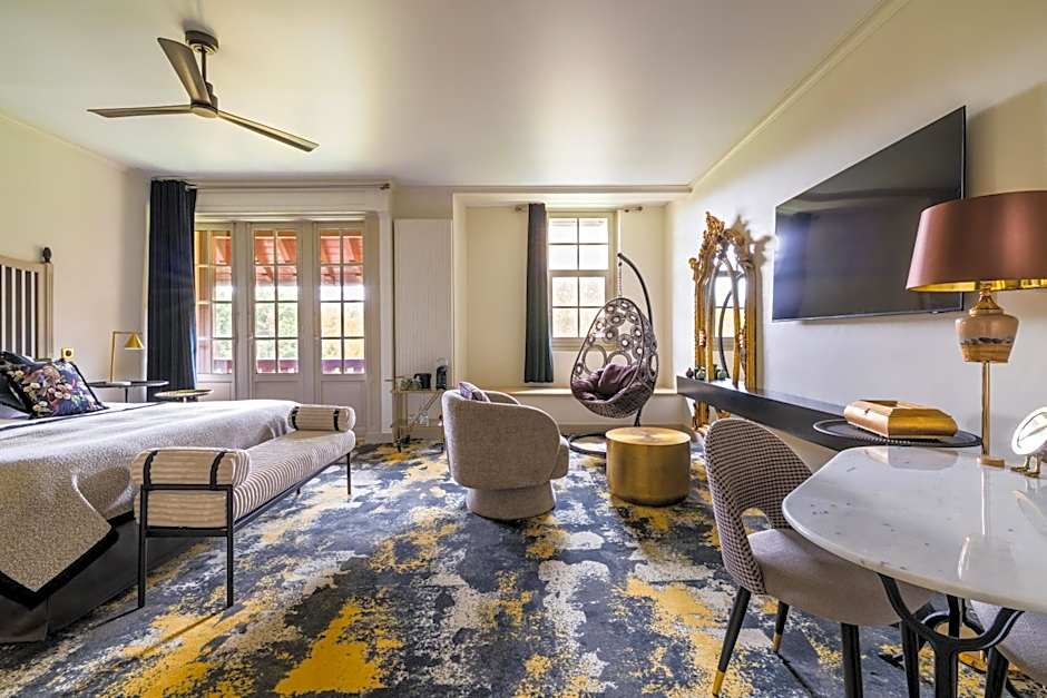 Chateau Jeanne & The Forest - Chateau de Montvillargenne