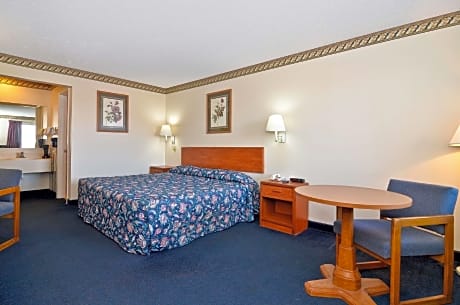 1 King Bed Non-Smoking