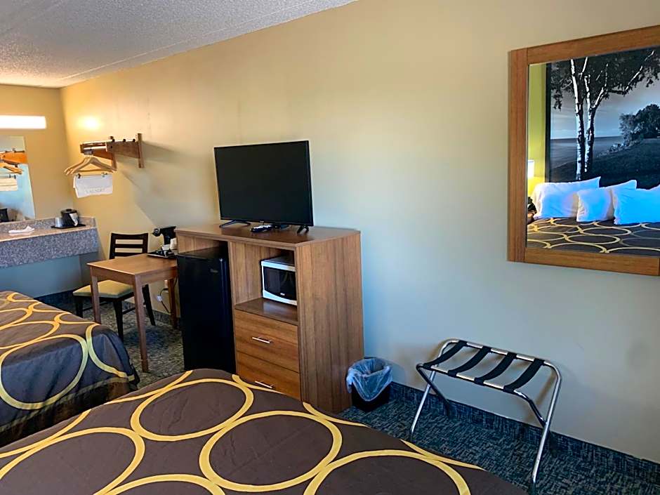 Super 8 by Wyndham Petoskey