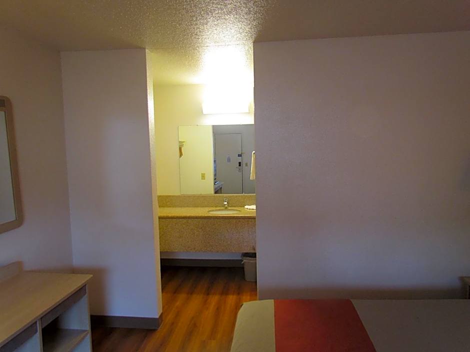 Motel 6-Vancouver, WA