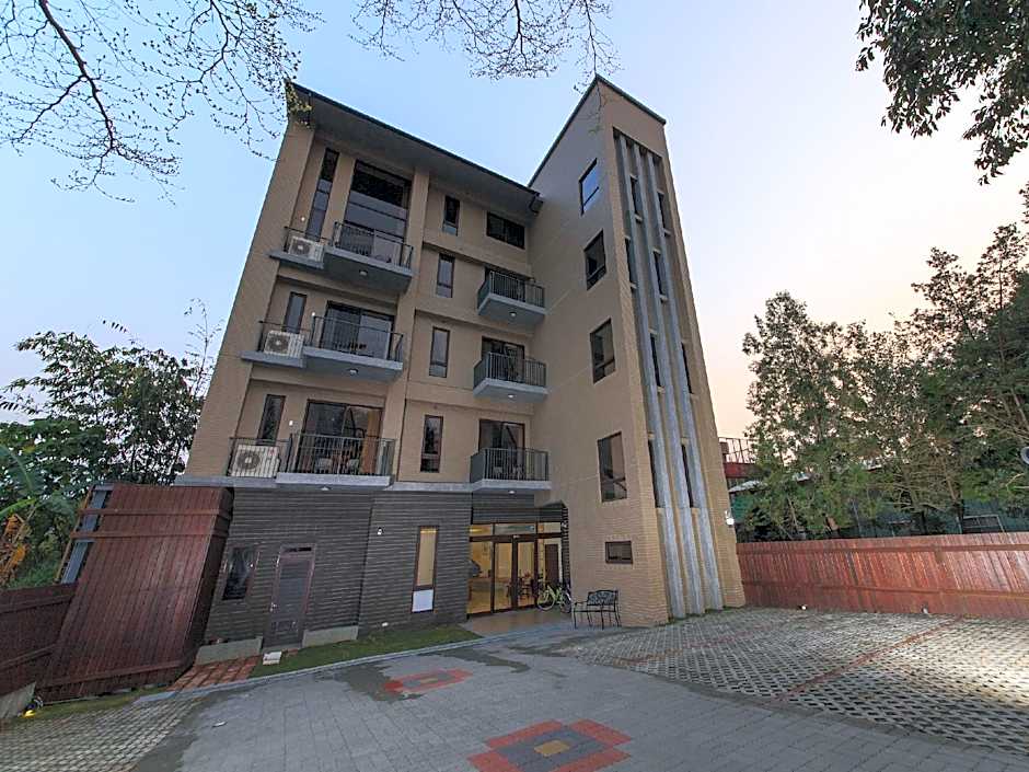 兩腳詩集綠活學旅 l 全自助入住旅館 l