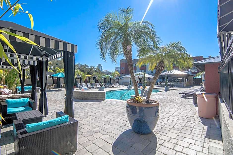 Hollander Hotel - Downtown St. Petersburg