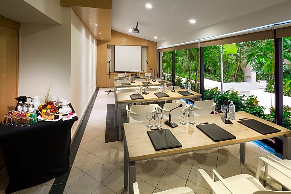 Oh! The Urban Oasis - Adults only