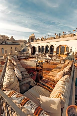 Caftan Cave Suites