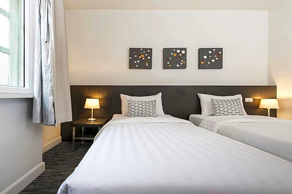 24 Inn at BTS Phrom Phong