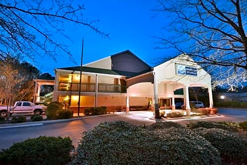 Days Inn & Suites by Wyndham Peachtree City